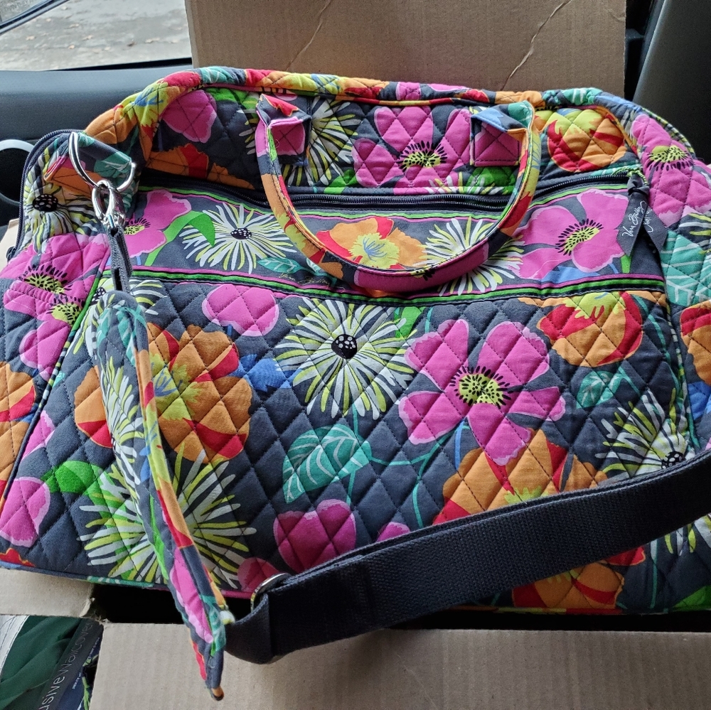 BRAND-NEW with tags Vera Bradley Large Duffle bag